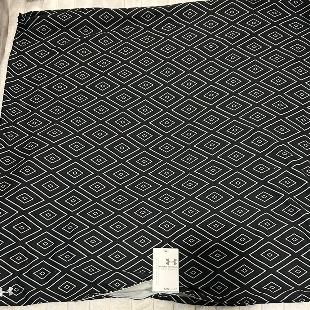 Under Armour Black and White Patterned Mini Skirt